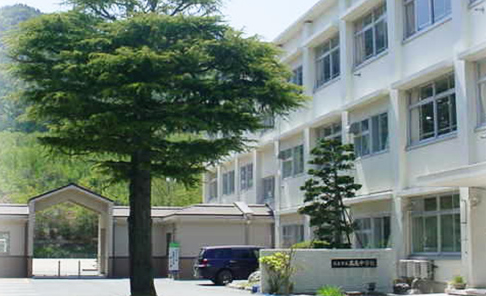 高島中学校校舎
