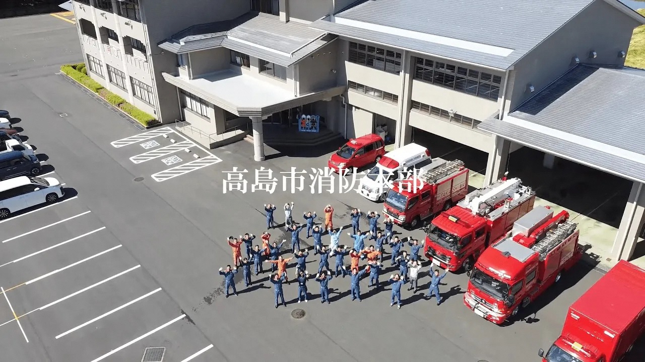 高島市消防本部PR動画のサムネイル画像(ドローンで消防本部を撮影)