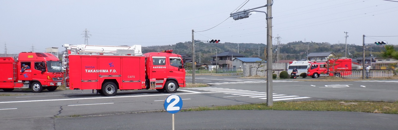 教習所を走行する消防車両の写真