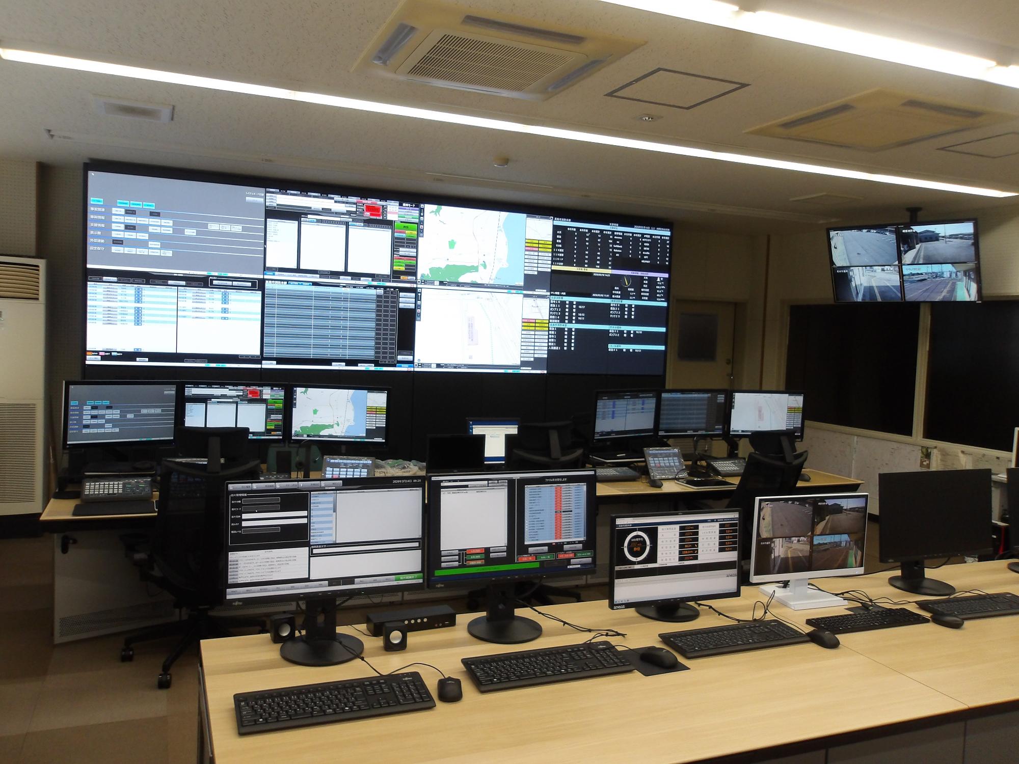 消防本部通信指令課の高機能指令センターの写真