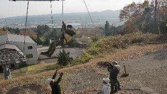 ゴンドラから要救助者を救出している様子