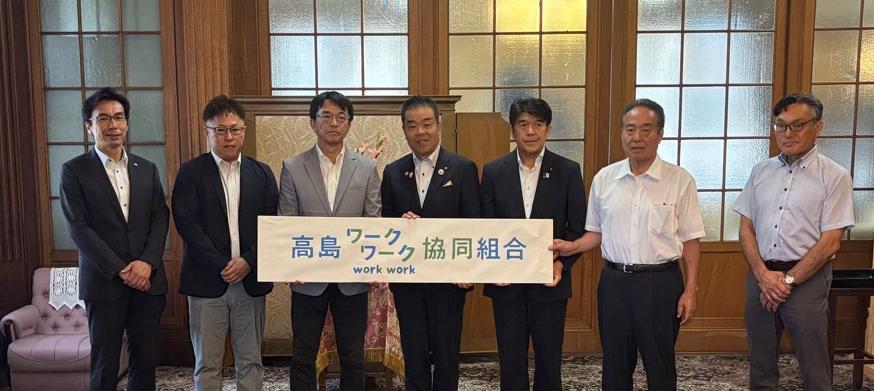 認定証交付式での集合写真