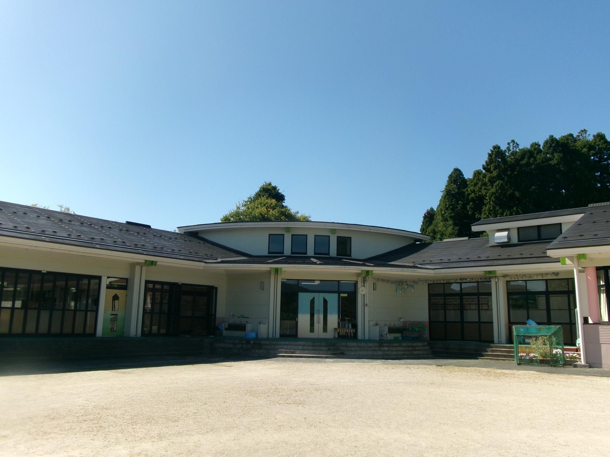 園舎正面