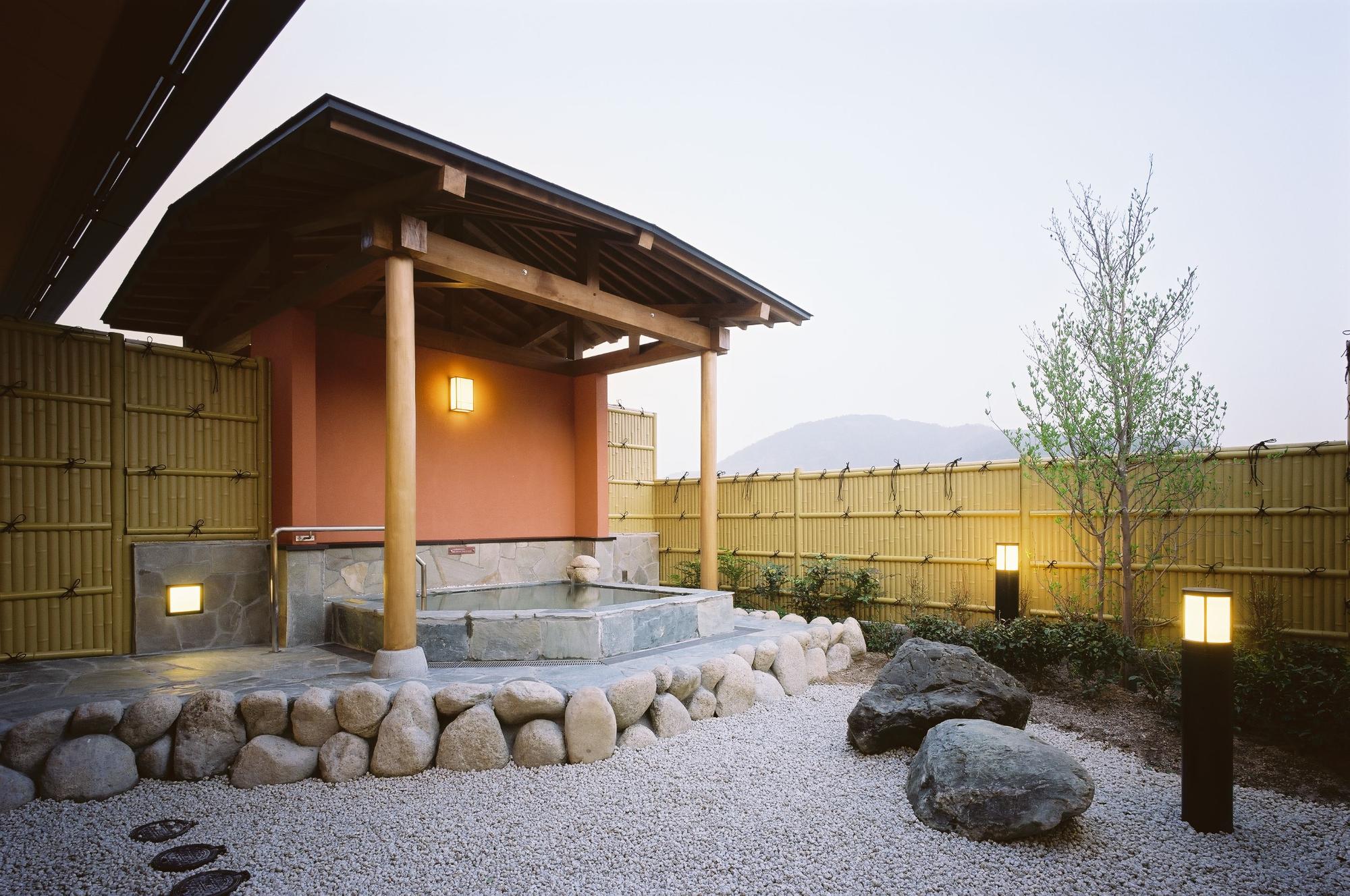 八王子荘の露天風呂の写真
