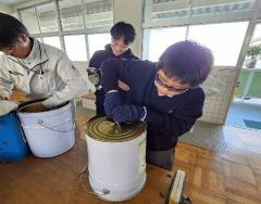 ロケットストーブづくりの様子